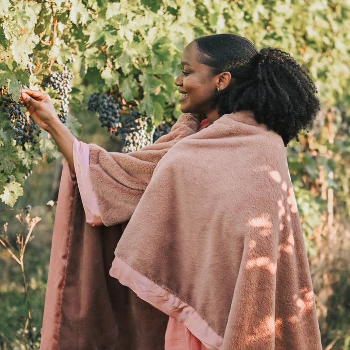 Little Giraffe - Wholesale Throw Blanket - Luxe™ Vineyard Throw12