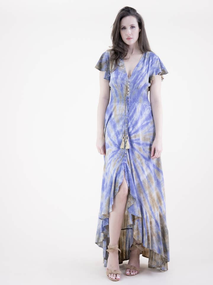 Robe maxi haute basse à manches papillon et teinture tie-dye pour la vente par Original USA