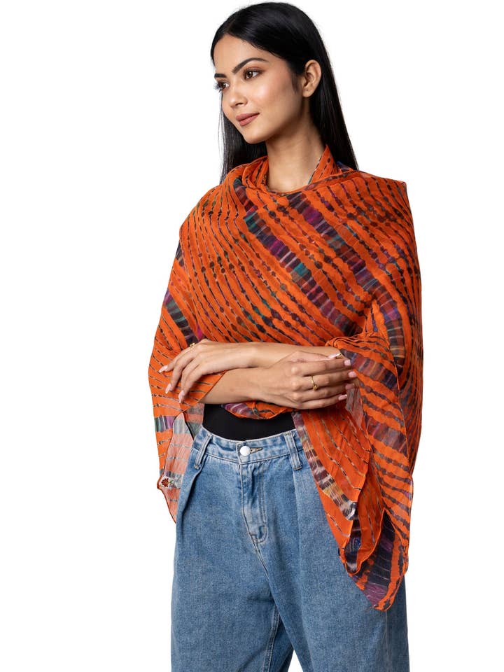 Firkantet tørklæde i chiffon silke med håndfarvet orange farve for engroshandel hos MALINI FASHION DESIGN PRIVATE LIMITED