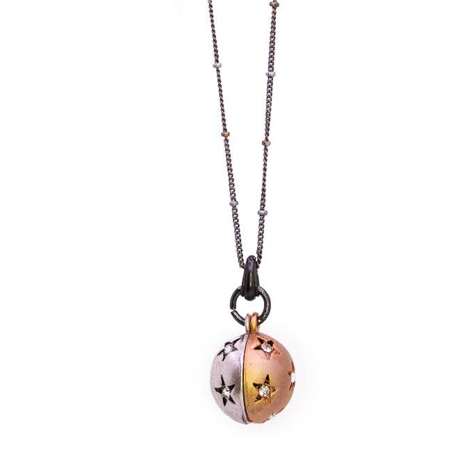 Collier satellite avec pendentif étoile en métal mélangé pour la vente par Oh, Heart!