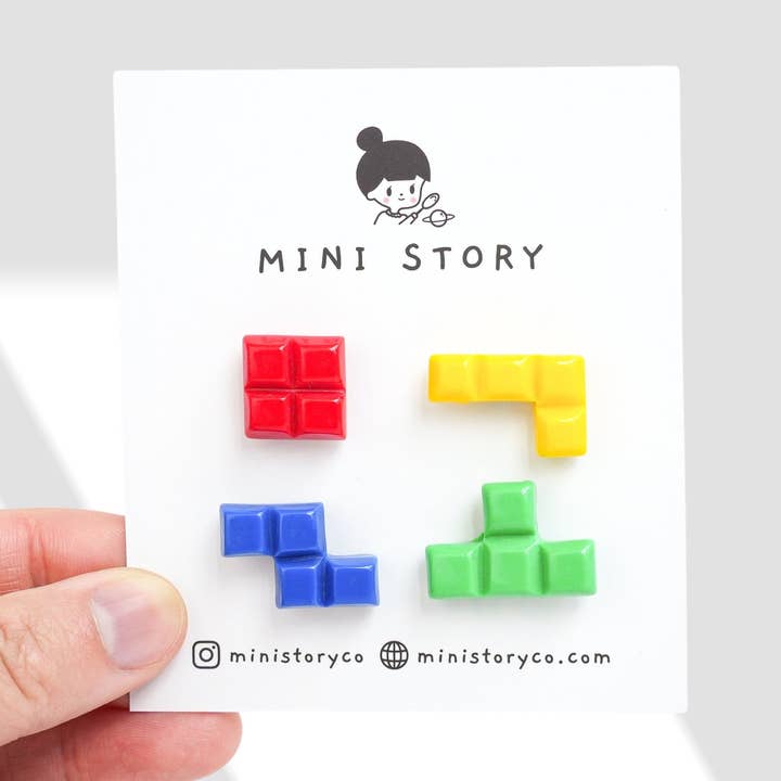 Épinglette de jeu rétro | Broche puzzle colorée | Accessoires des années 80 et 90 | Épingles rétro pour enfants | Pixel Art | Épingles de nostalgie du jeu vidéo | Iconic Gaming pour la vente par Mini Story Co