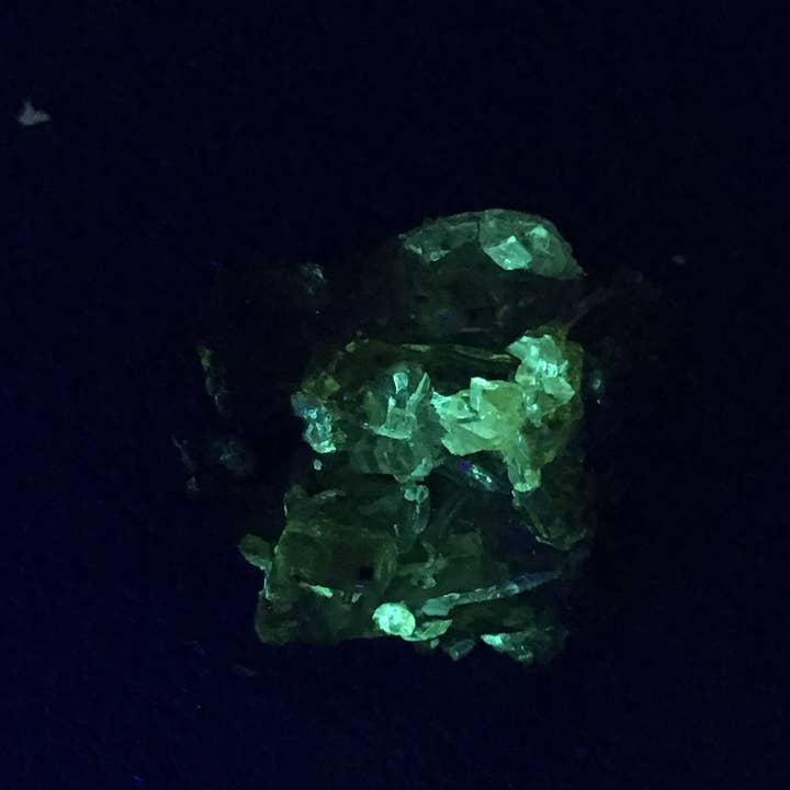 Wildheart Crystals - Wholesale Spiritual Stone/Crystal - BIG 64g Blacklight fluorescent Zincite Cluster3