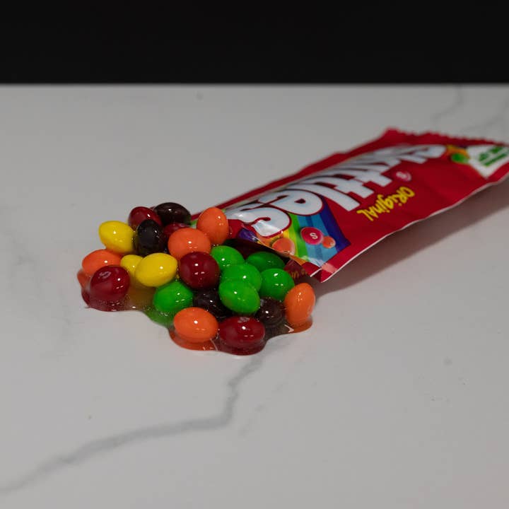 Sac de quilles de taille individuelle renversé pour la vente par Just Dough It! Fake Foods