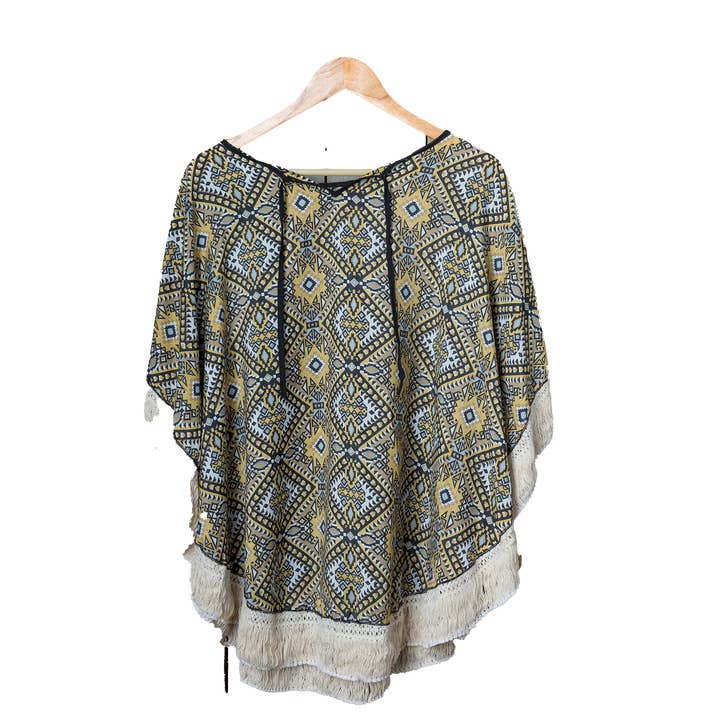 Chloe & Lex - Wholesale Poncho - Women's - Summer Fringed Poncho – Geometric Print Fringy Edge
2