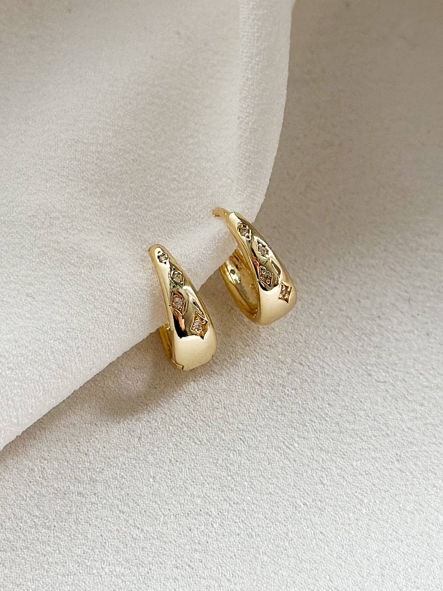 Ellis Grey Jewellery – wholesale Hoop earrings – 18k Gold Star Teardrop Hoops1