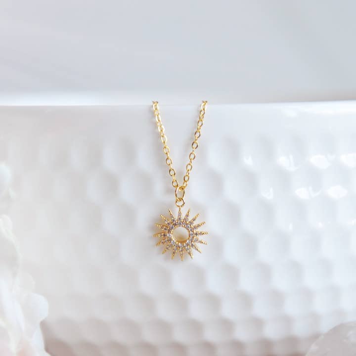 Oh So Lovely - Wholesale Pendant/Charm Necklace - BRIELLE Gold Sun Necklace