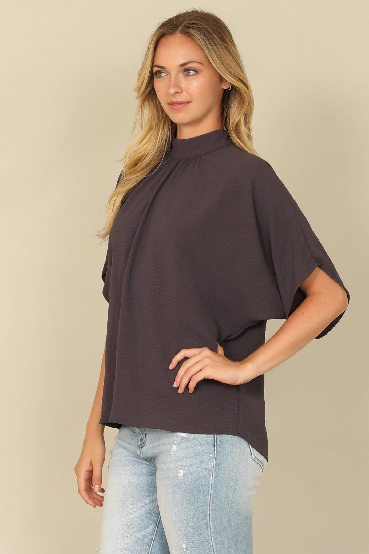 You & Me – Großhandel Bluse – Damen – YMT20083V-SOLID RÜCKENBAND DOLMAN-ÄRMEL HOCHHALS-TOP8