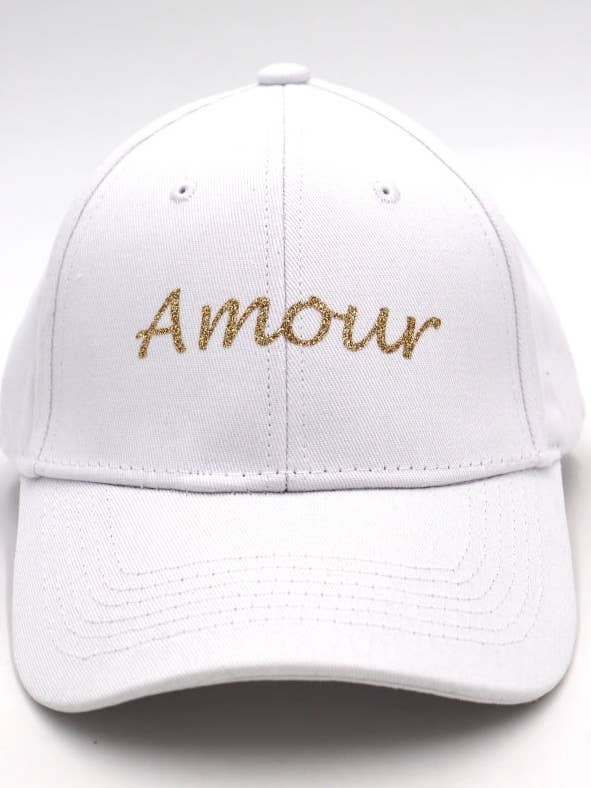 #410057A keps med 'Love' brodyr i guld för wholesale av LIL' MOON