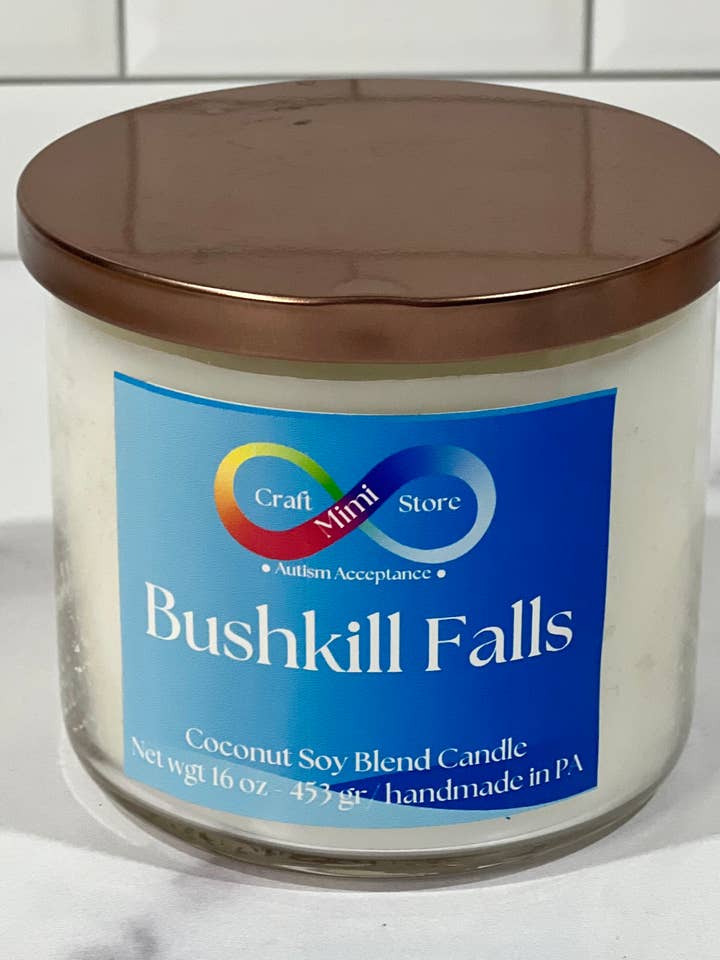 BUSHKILL FALLS - 16 OZ KERZE für den Großhandel von Mimi Craft Store