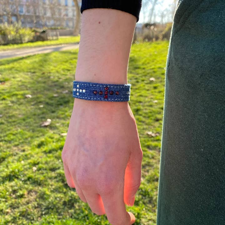 Jeans and 16F crystal bracelet, sold in 5 assorted designs for wholesale by Declic