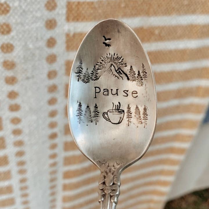 The WildSmith – Conjunto de talheres para servir por atacado – Colheres de chá vintage com gravações Nature1