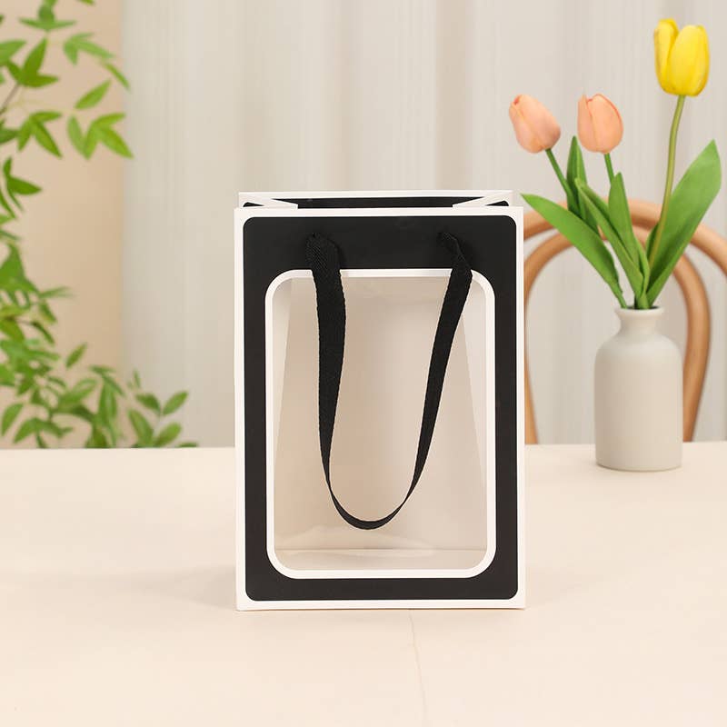 ByHome – wholesale Presentpåse – Svart papperspåse med vit kant och transparent fönster2