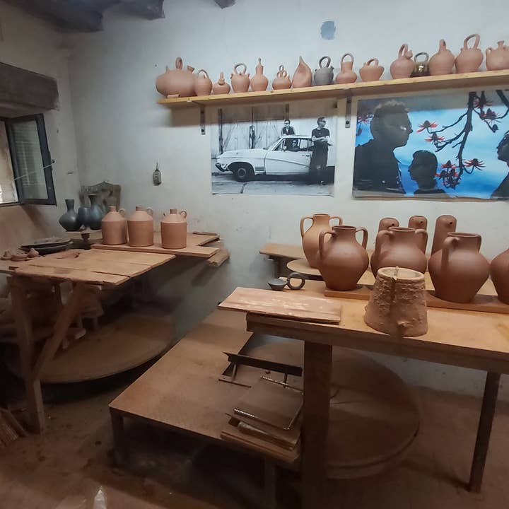 Cerámica Roca Caus – Großhandel Vasen – Traditionelle emaillierte Vase aus Keramik mit zwei Griffen13