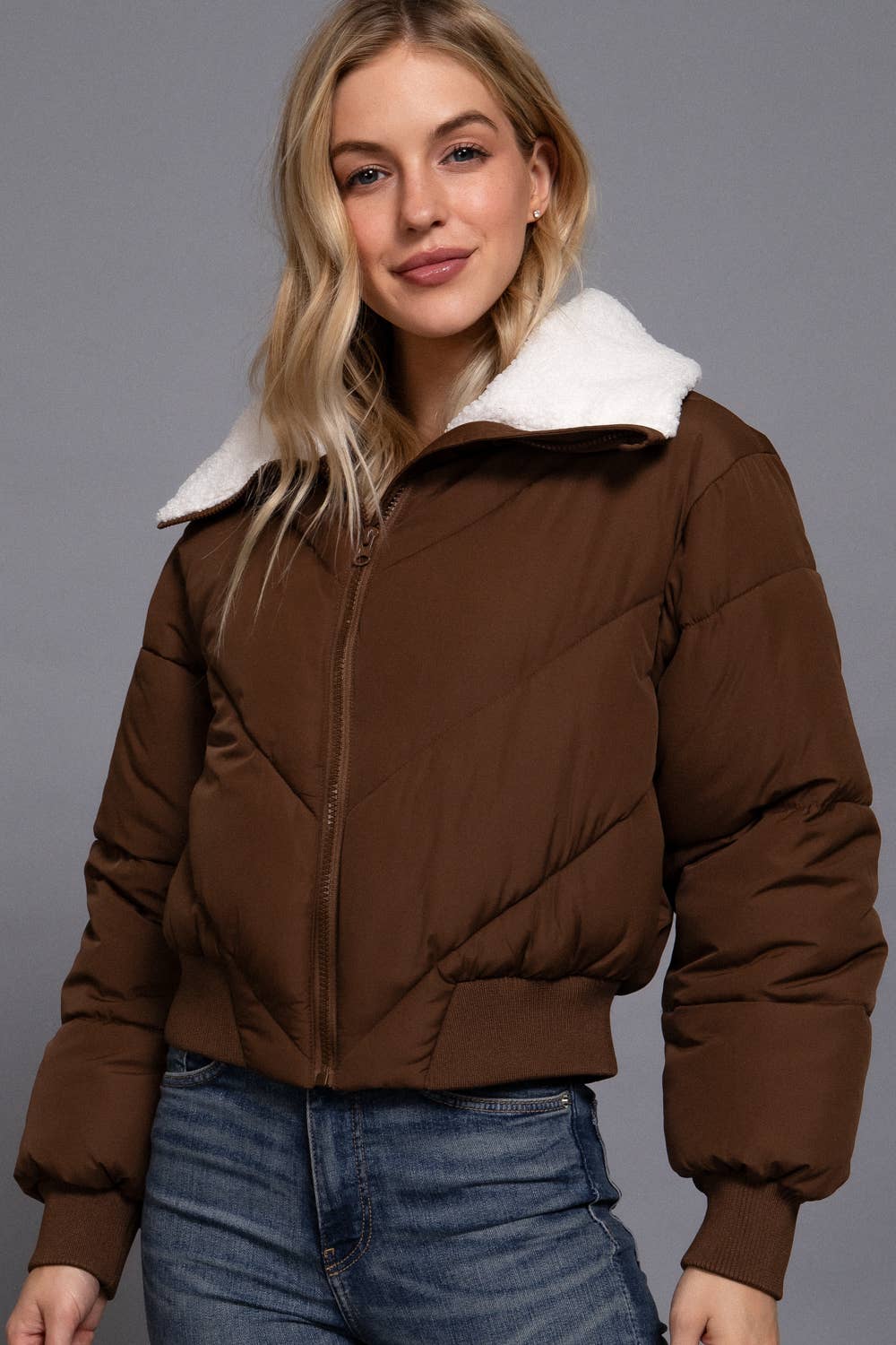 Active Basic | Active USA – Engroshandel Puffer jacket - Dame – Langærmet pufferjakke med sherpa-krave14