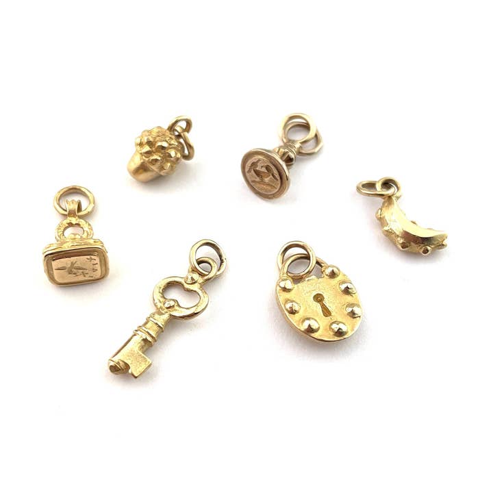 Colar minúsculo crescente lua crescente - ouro, prata ou bronze por atacado de Compass Rose Design