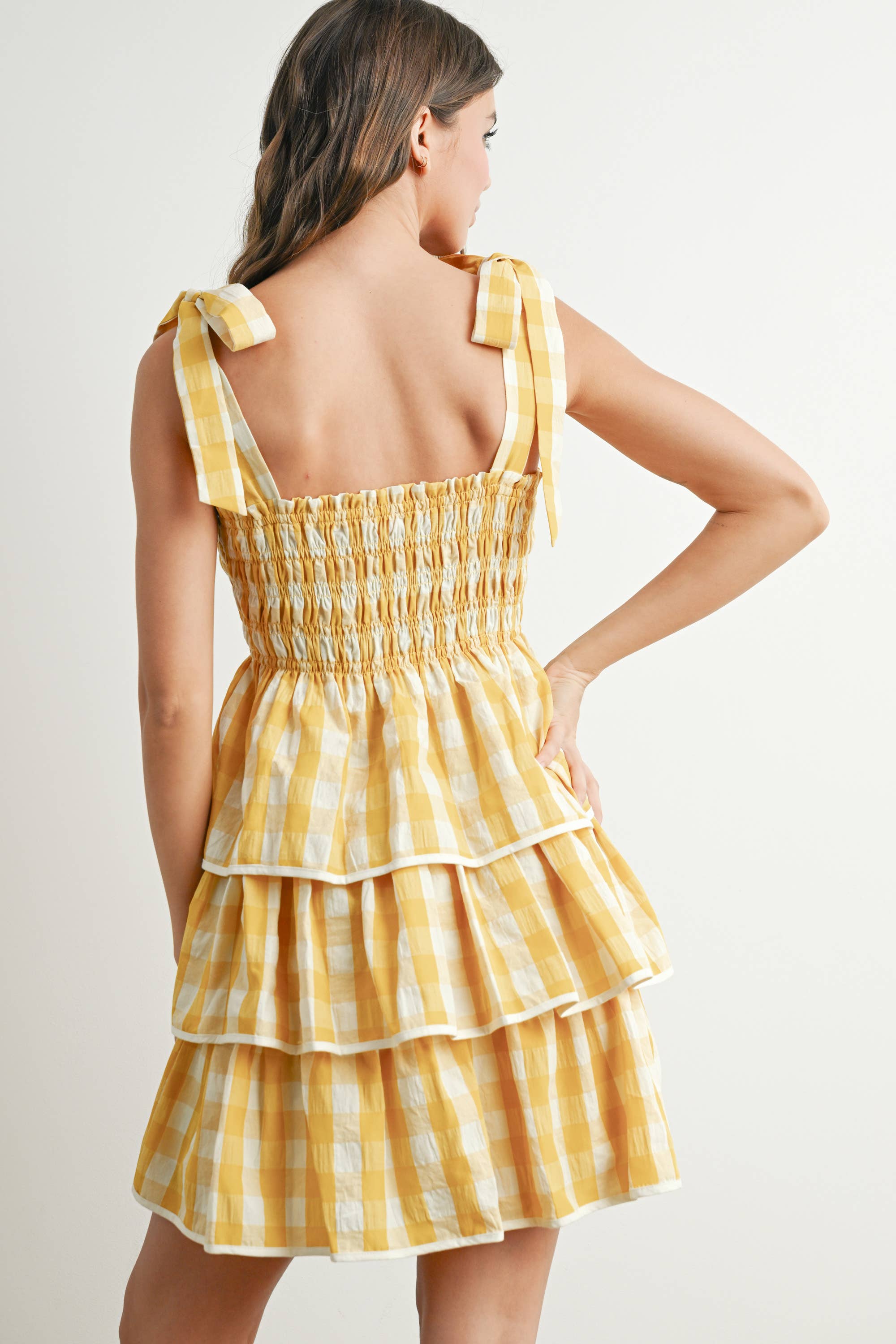 BUTTERMELON – wholesale Klänning - Dam – Klänning med knytband och volanger - BMD771419