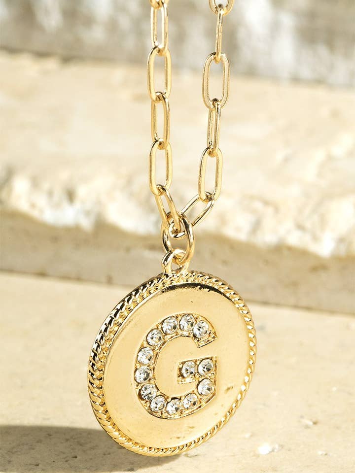 Collier en cristal avec initiale en laiton - Chaîne à maillons pour la vente par Urbanista Outlet