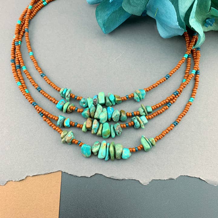 Collier ras du cou en perles de pierre précieuse turquoise prêt à expédier marron pour la vente par LITVA'S Jewelry