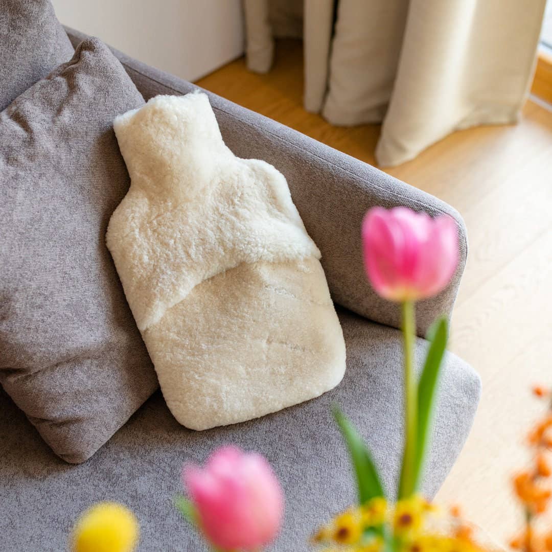 Sheepers SP .Z O.O. – Großhandel Wärme-/Kältekompresse – Handgefertigte Schaffell-Hülle für die Wärmflasche – Umweltfreundlich4