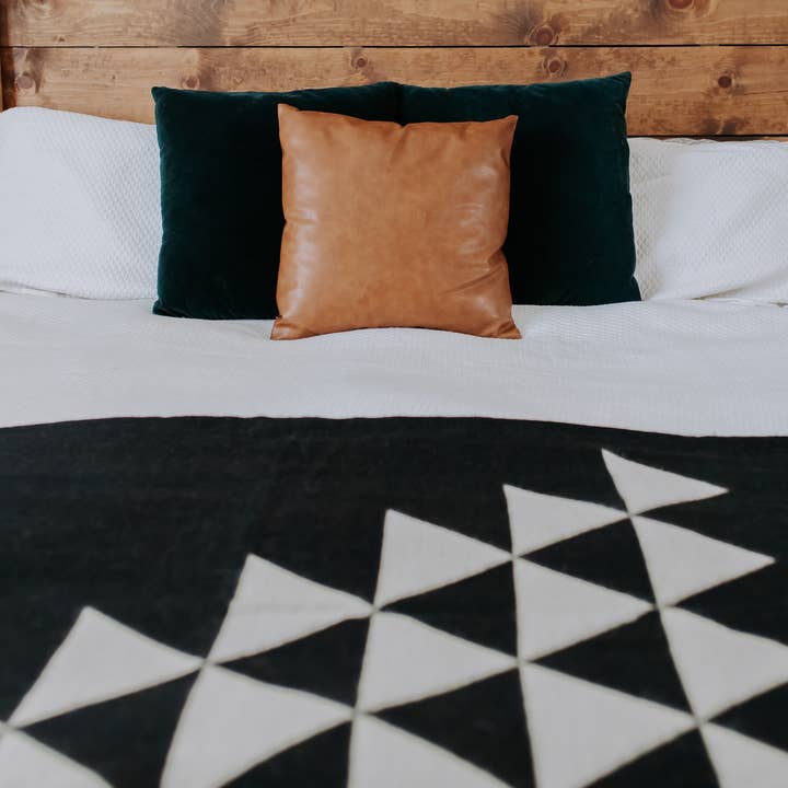 Beyond Borders Collective | Artisan-Made Blankets & Throws - Wholesale Throw Blanket - Nevado Blanket - Natural / Black | home decor| Spring Decor2