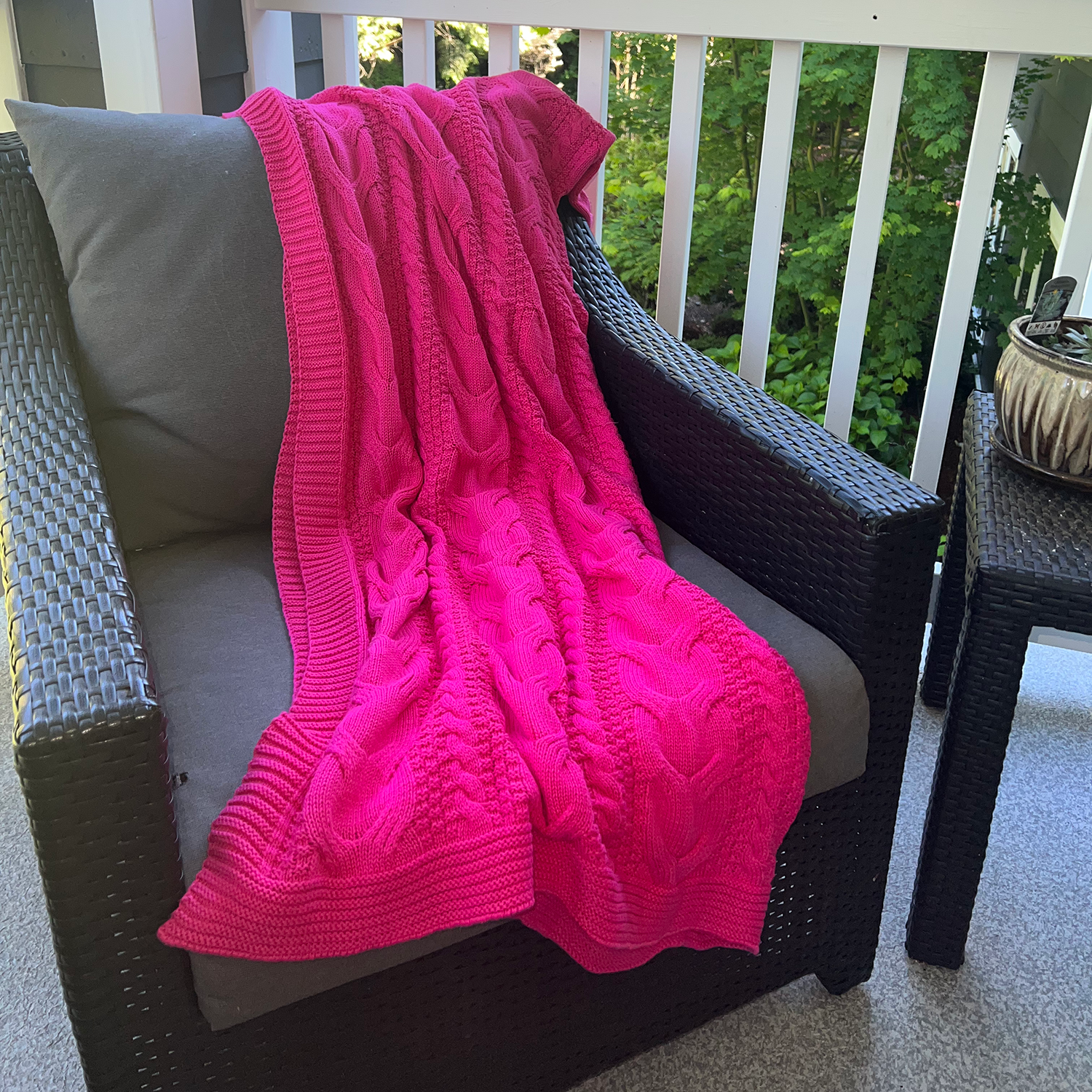 Chloe & Lex - Wholesale Throw Blanket - Bright Pink Cableknit Pure Cotton Throw Blanket Home Decor1