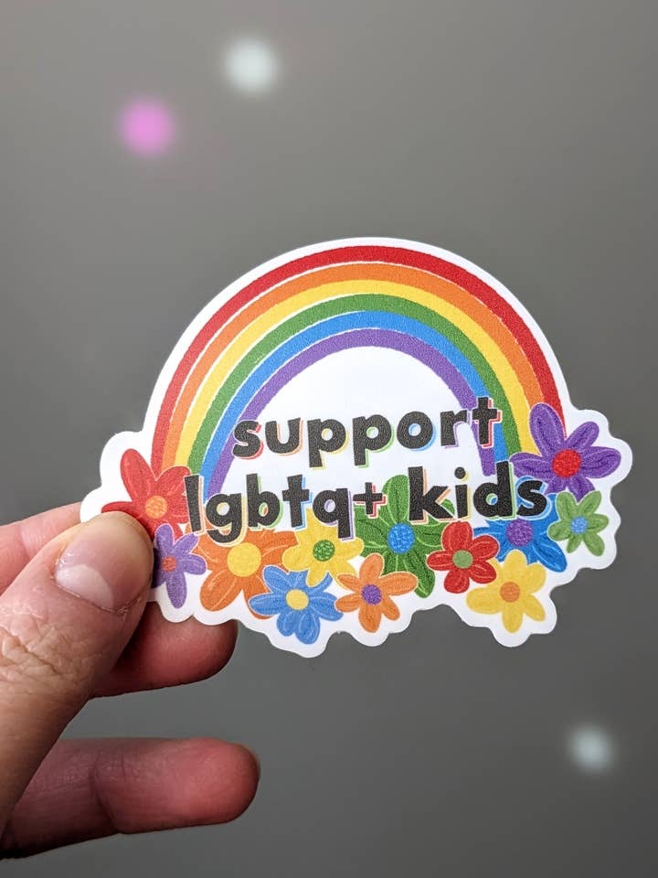 Steun LGBTQ+ Rainbow Flower Sticker voor kinderen voor wholesale door Laura Jane Kirton