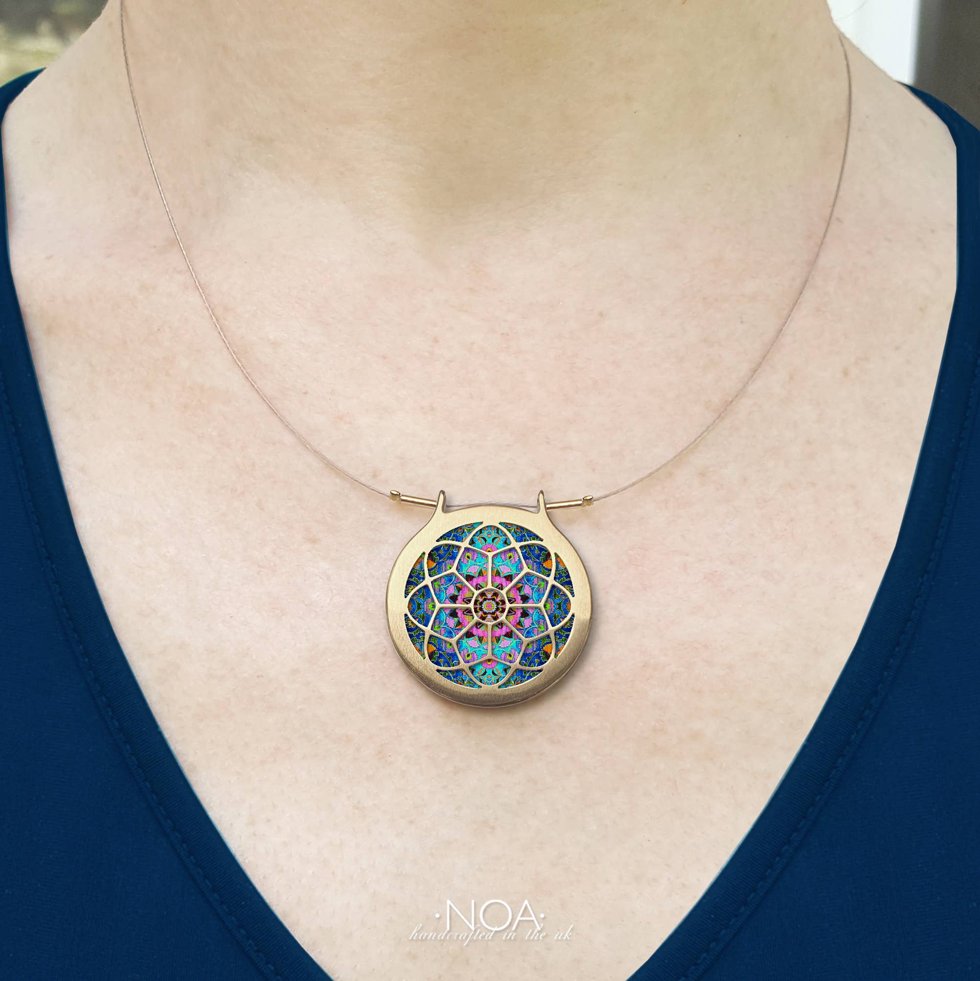Noa Jewellery – wholesale Pendant/charm necklace – Rose Window Ceramic Necklace, Gold Plated Stainless Steel1