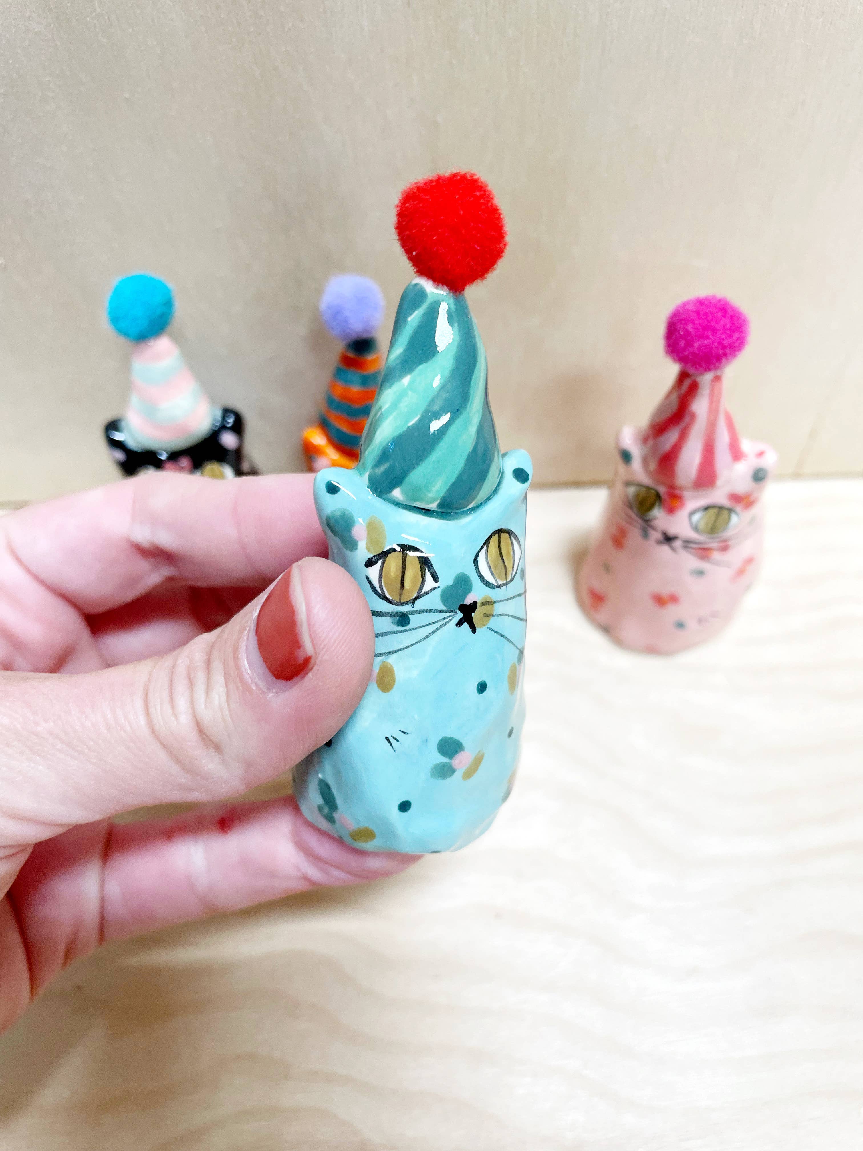 By Bianca Rae - Wholesale Decorative Figurine - Party Minis! Mini Party Cats in Party Hats.2