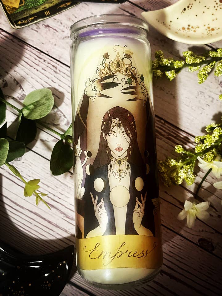 Bougie de prière en forme de carte de tarot Impératrice pour la vente par Krimson Canvas