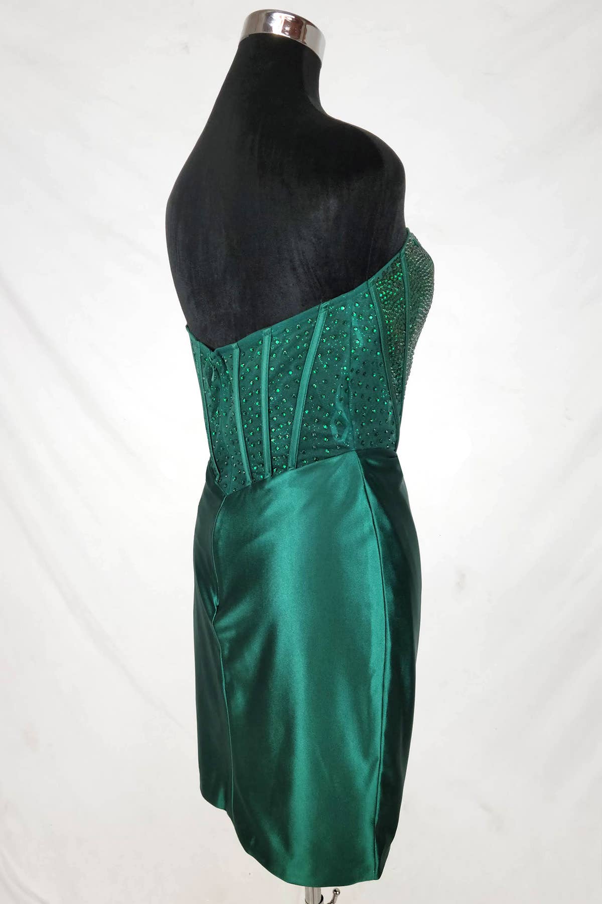 Chicas – wholesale Klänning - Dam – Kort miniklänning med juvelprydd korsett och satinkjol C3754