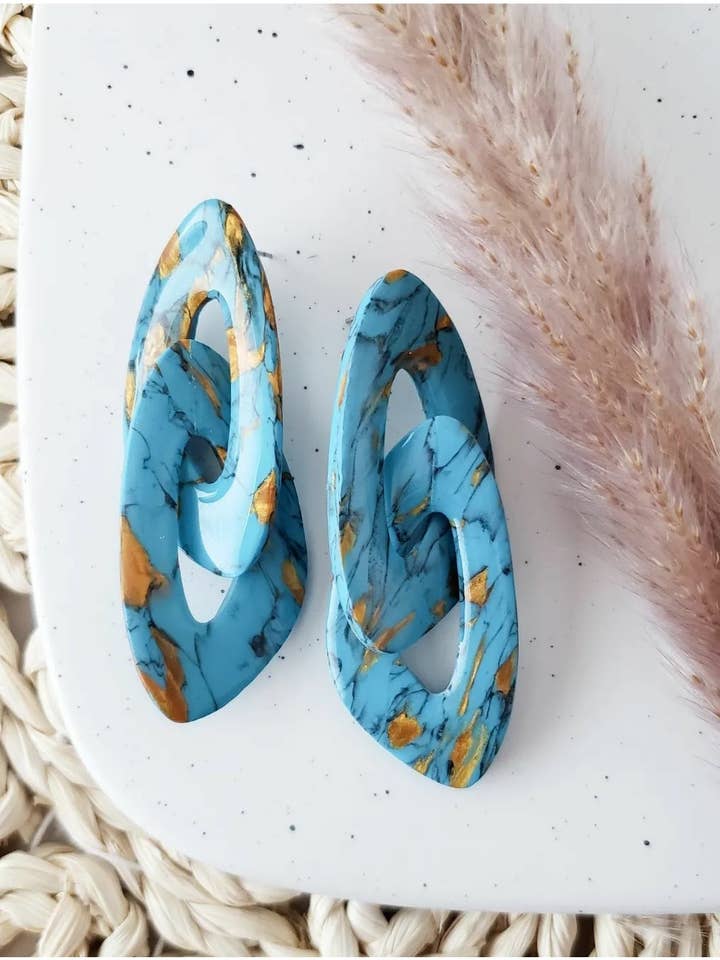 Orecchini Western Rodeo Statement con maglie a catena in turchese sintetico per la vendita all'ingrosso da parte di LulaLina Design