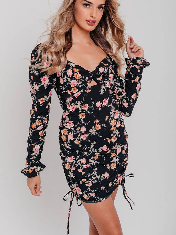 Vestido Bodycon com detalhes em franzido floral preto por atacado de Pretty Darling