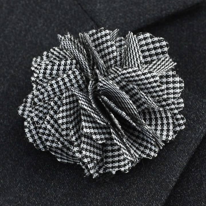 Épinglette bouquet de fleurs, tartan noir et blanc pour la vente par Mrlapel