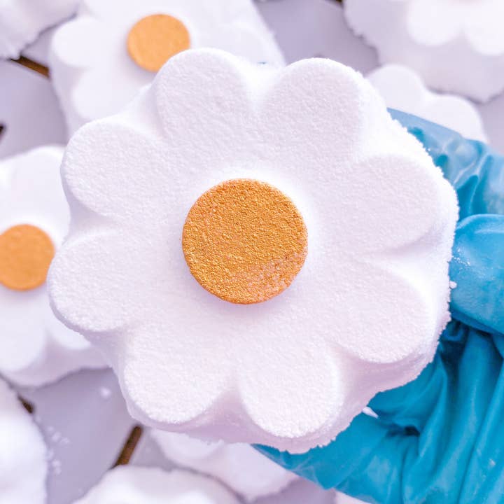 Daisy Bath Bomb for wholesale by Bathe Enchanted