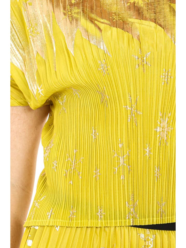 Beulah Style - Wholesale Top & Skirt Set - Women's - Glossy Snowflake Pattern Pleated Top & Skirt Set QM60386