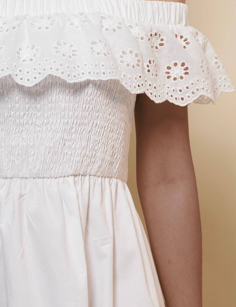 Blanc Robe Midi Épaules Dénudées à Œillets Floraux pour Femmes SKD50298 en vente sur Faire4