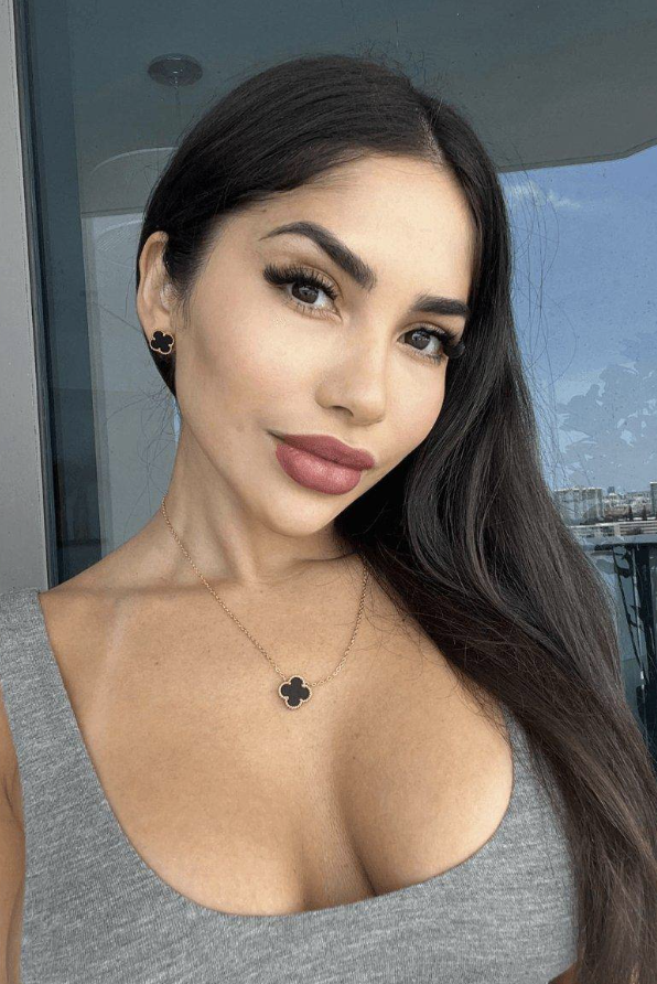 MABEL LOVE CO - Wholesale Pendant/Charm Necklace - Black Dainty Clover necklace2