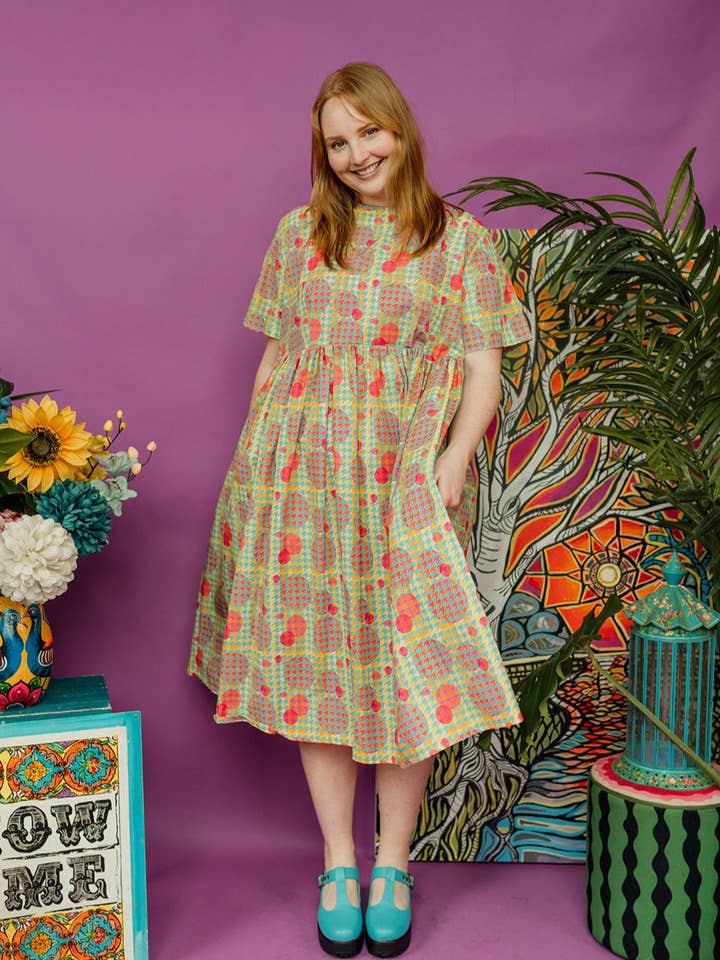 Smockkjole i hundetandsmønster boble for engroshandel hos Megan Crook Textiles