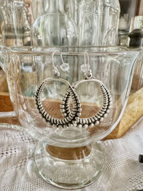 Oakley Stirrup Ørering i sølv for engroshandel hos Mon Amie Jewelry