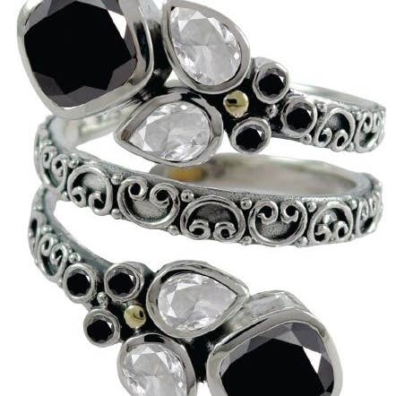 SS/18k sort Spinel & hvid Topaz ByPass Ring for engroshandel hos Eli Pebble