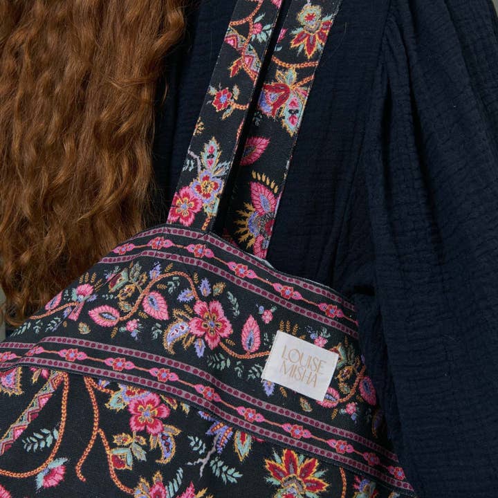 Bosquet de Jacinthes Noires Beverly Tote Bag for wholesale on Faire2