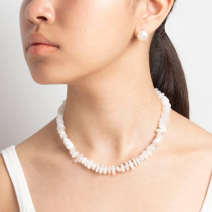 Collier en pierre de lune blanche avec perle Keshi en argent sterling pour la vente par Naturagems
