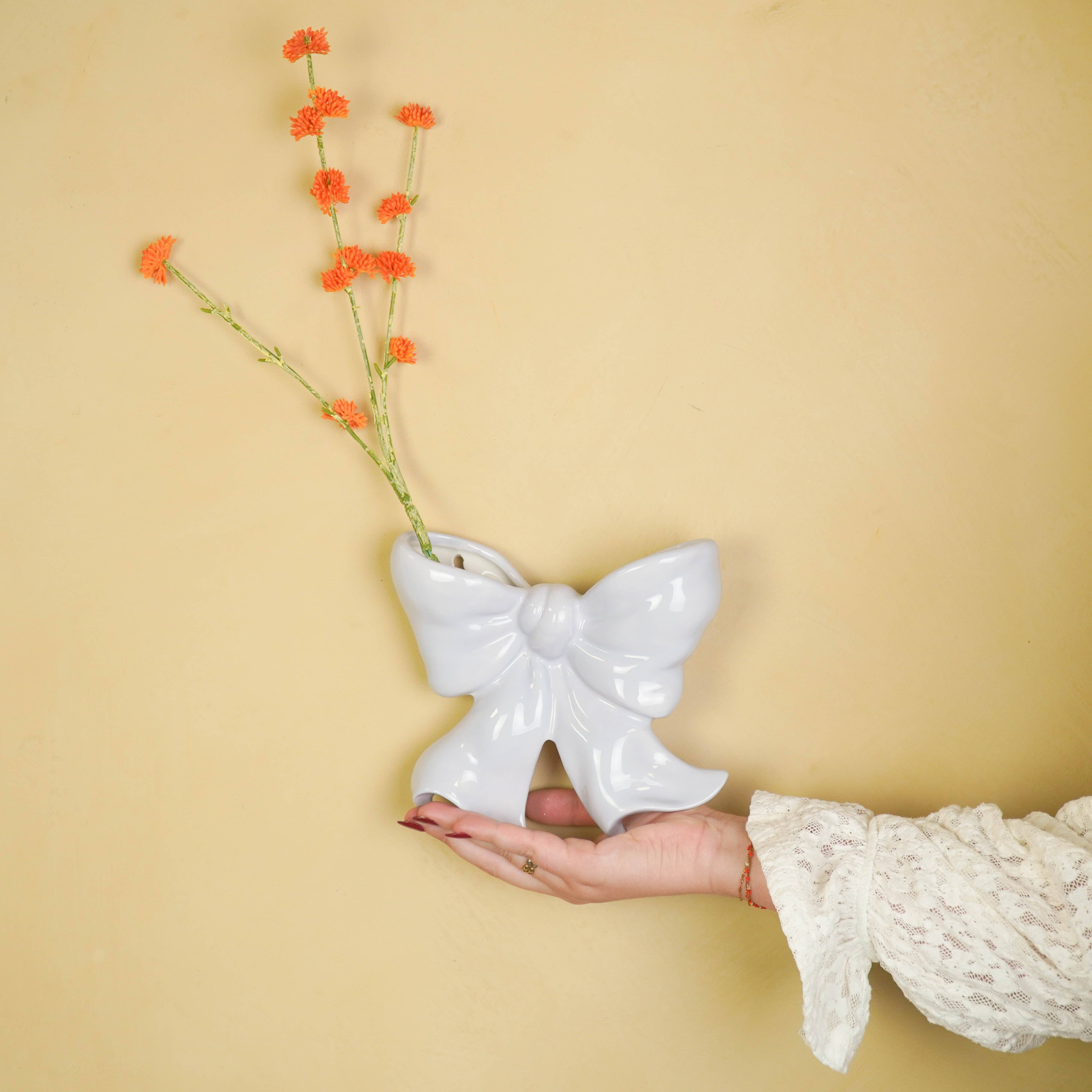 Housevitamin bv - Wholesale Wall Accent - Vase- Wall Vase Bow- Ceramic- Lilac- 19x18,5x5,5 cm3