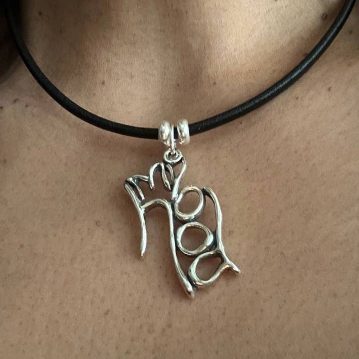 Meine Kapuze - Sterlingsilber mit Lederhalskette für den Großhandel von Stylized Heritage - Word Art Jewelry