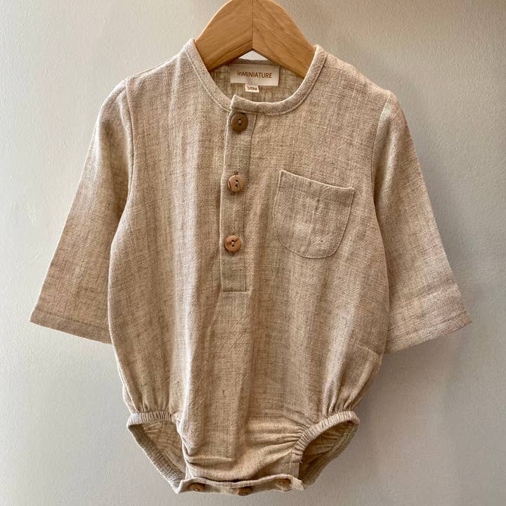 Babybody Tulpan i naturligt material för wholesale av inMINIATURE