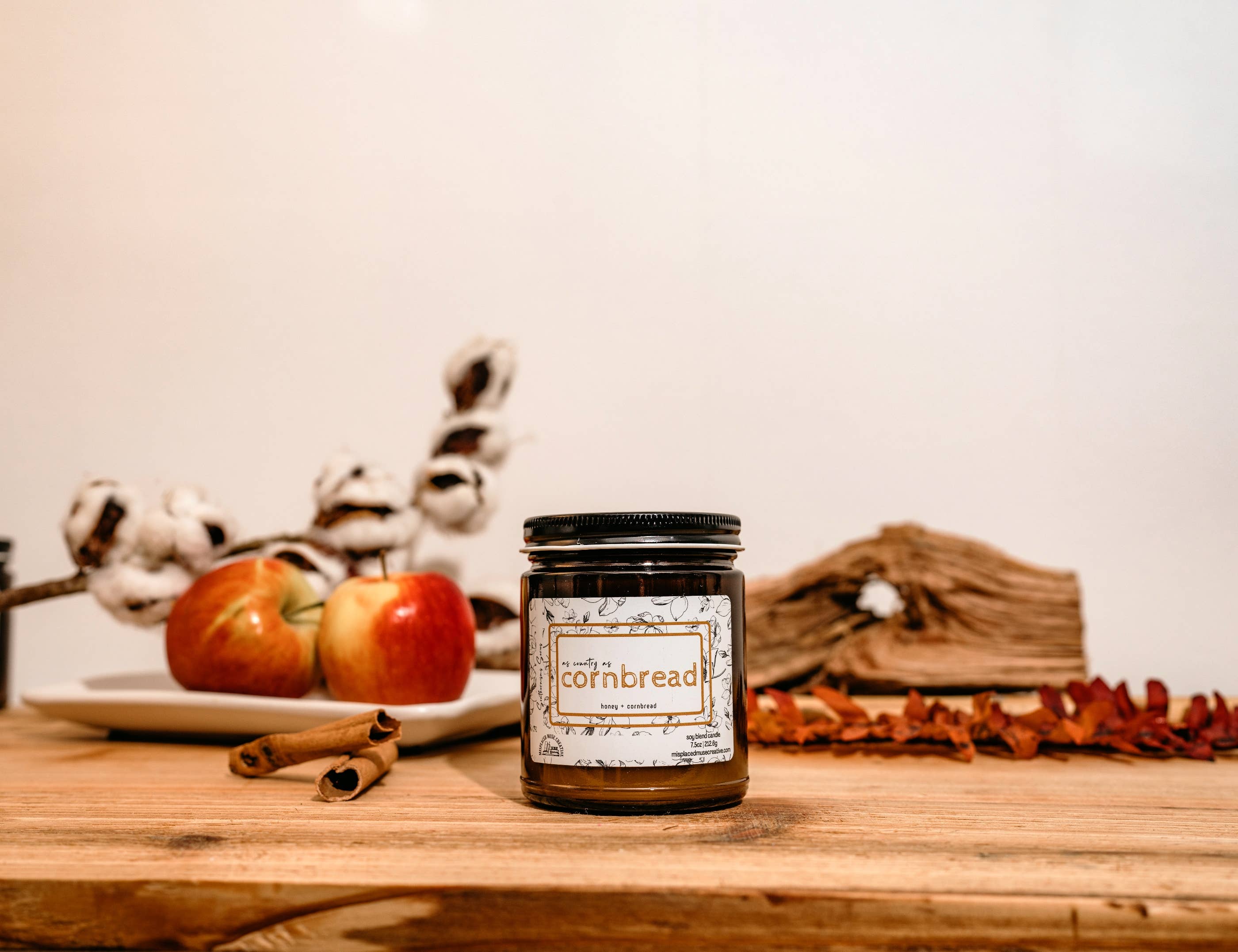 Misplaced Muse Creative - Vente Bougie en bocal - Bougie de soja As Country As Cornbread (parfum de pain de maïs au miel)3