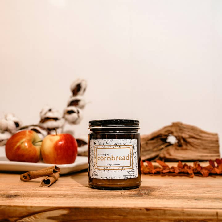 Misplaced Muse Creative - Vente Bougie en bocal - Bougie de soja As Country As Cornbread (parfum de pain de maïs au miel)3