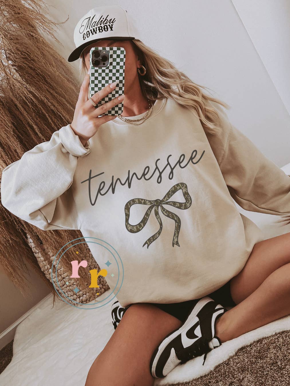 Rebellious Rose LLC – wholesale Sweatshirt med tryck - Dam – Camo Tennessee Coquette Grafisk Rundhalsad Tröja