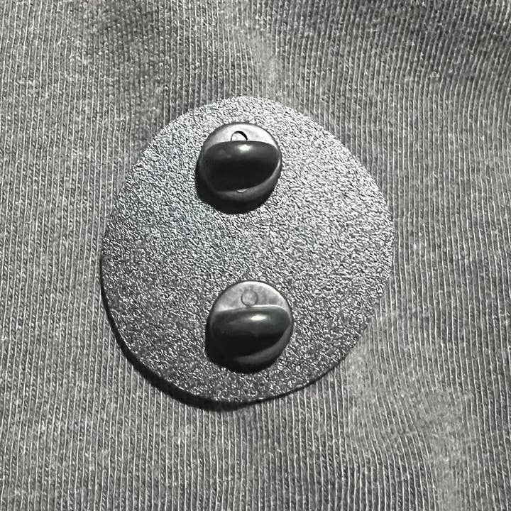 B-Side - Wholesale Lapel Pin/Button - De La Soul Pin1