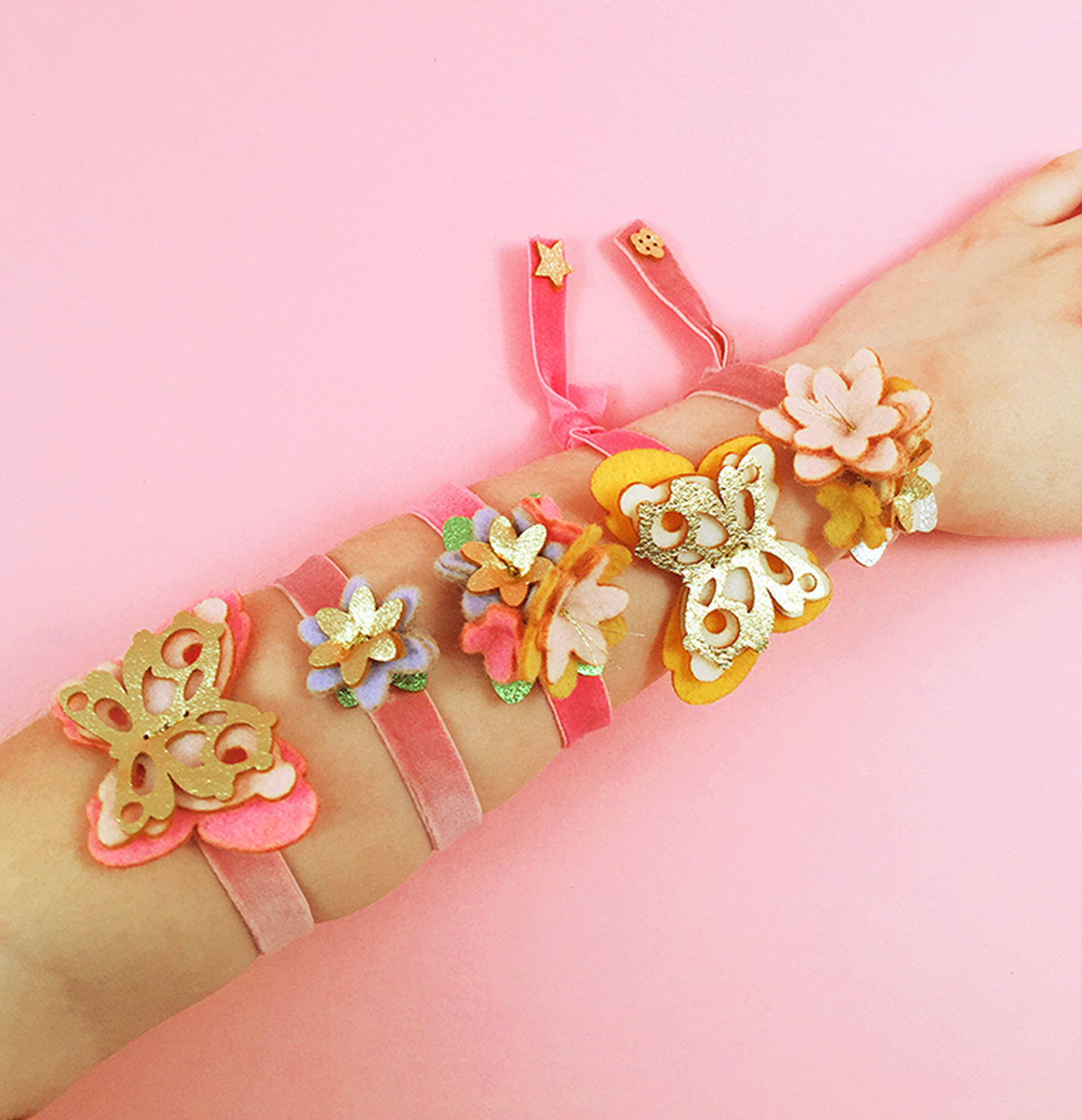 Eleanor Moss Studio - Vendita all'ingrosso Bracciale in tessuto/intrecciato - Braccialetto farfalla petalo3